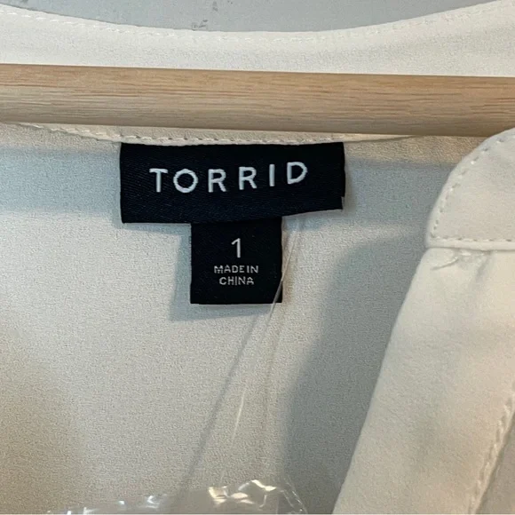 Torrid Ivory Long Sleeve Pintuck Buttonfront Blouse - Picture 7 of 8